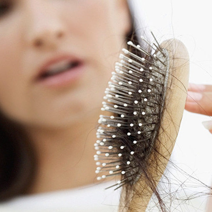 Mange kvinner sliter med håravfall - Cancam